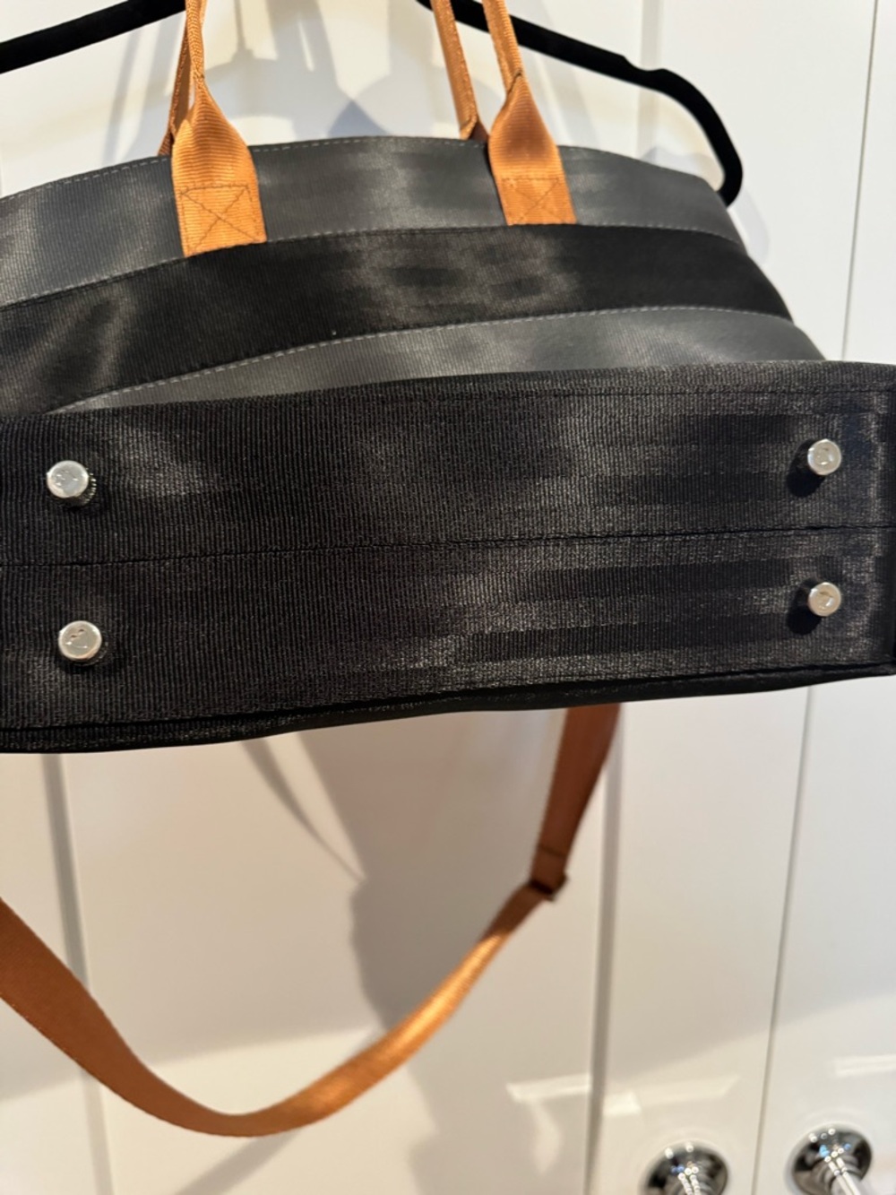 HARVEYS Limited Edition: Striped Black SealtbeltBag with Embroidered Heart Patch - Picture 4 of 6